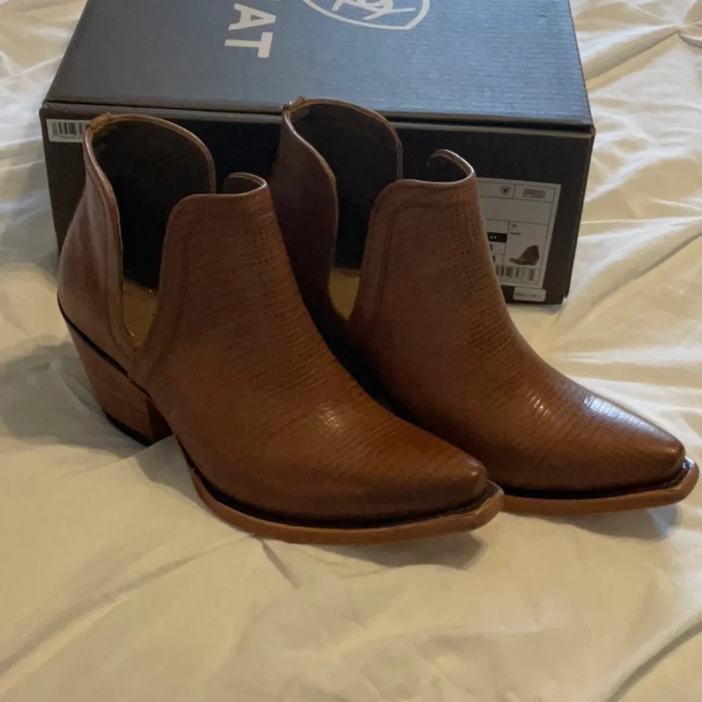 NIB Ariat Dixon Brown Lizard Print Boots - Picture 2 of 4
